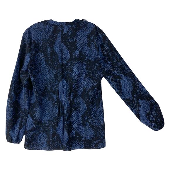 NWOT TAHARI Top S Black-Blue Snakeskin Pleated Snaps Long-Sleeve Henley Crepe - Picture 2 of 10